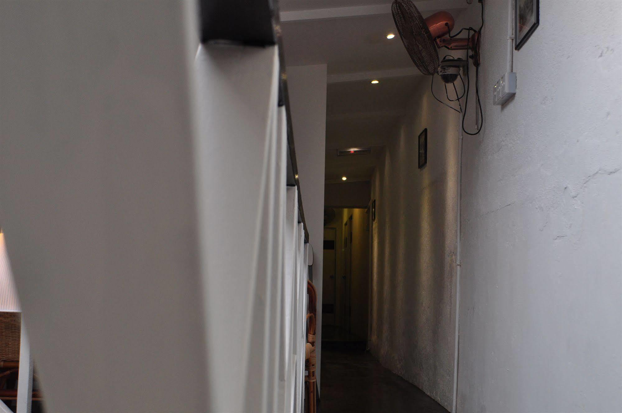Monkey Motel Cafe Malacca Exterior photo