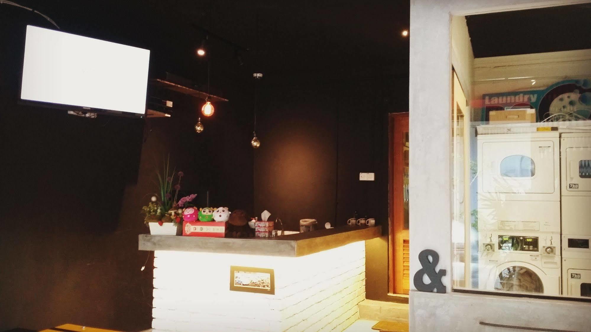 Monkey Motel Cafe Malacca Exterior photo