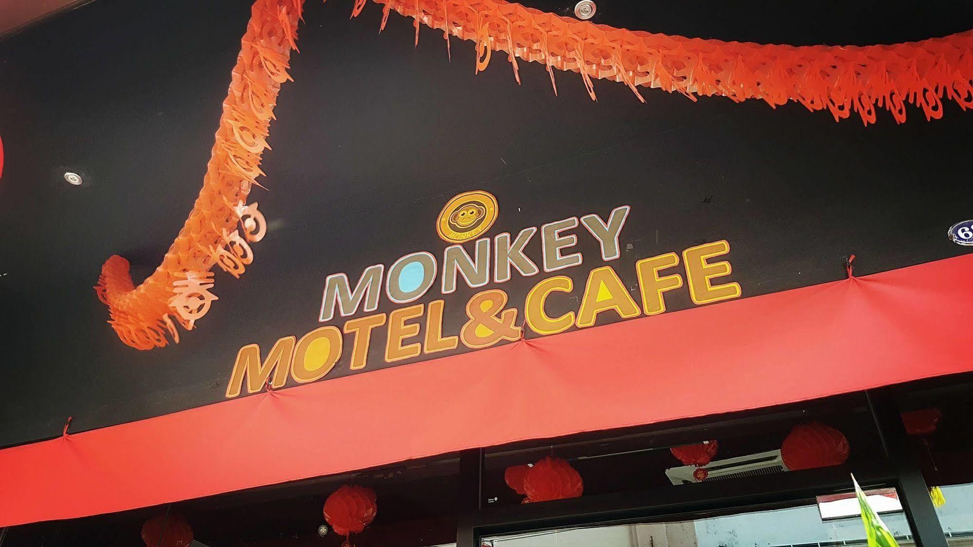 Monkey Motel Cafe Malacca Exterior photo