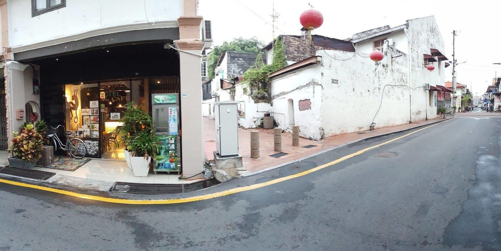 Monkey Motel Cafe Malacca Exterior photo