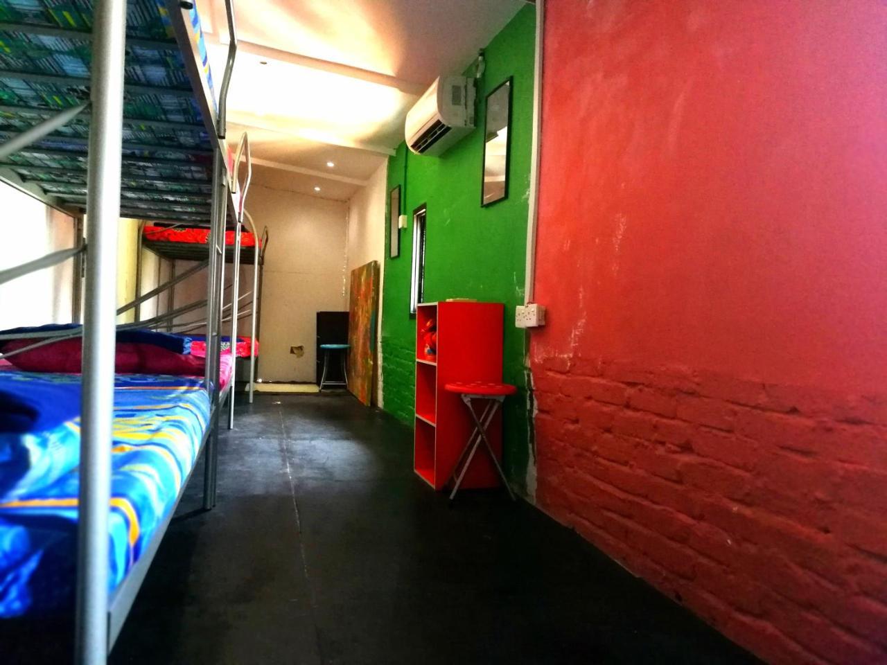 Monkey Motel Cafe Malacca Exterior photo